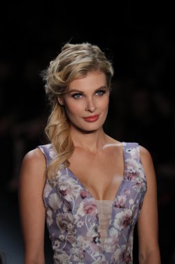 Nancy Vuu defile 