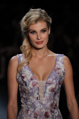 Nancy Vuu defile 