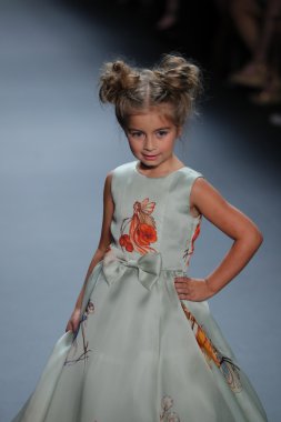 Nancy Vuu defile