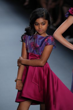 Nancy Vuu defile