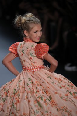 Nancy Vuu defile 