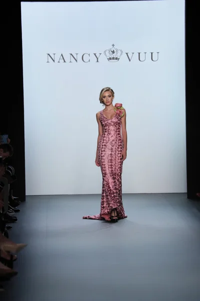 Nancy Vuu módní přehlídka — Stock fotografie