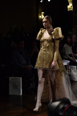  Yolancris Sonbahar 2017 Gelinlik koleksiyonu gösterisi 