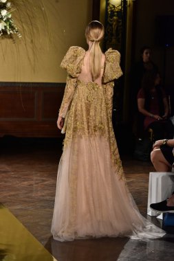  Yolancris Sonbahar 2017 Gelinlik koleksiyonu gösterisi 
