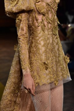  Yolancris Sonbahar 2017 Gelinlik koleksiyonu gösterisi 