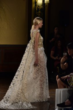  Yolancris Sonbahar 2017 Gelinlik koleksiyonu gösterisi