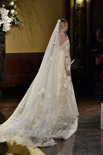 YolanCris Autunno 2017 Spettacolo collezione sposa — Foto Stock