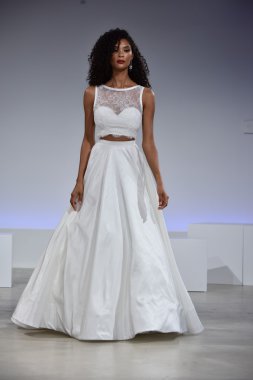 Anne Mavna Sonbahar 2017 Gelinlik koleksiyonu gösterisi