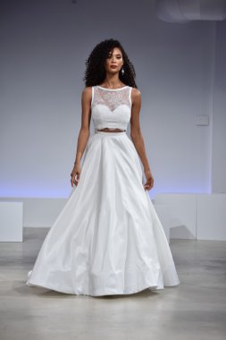 Anne Mavna Sonbahar 2017 Gelinlik koleksiyonu gösterisi