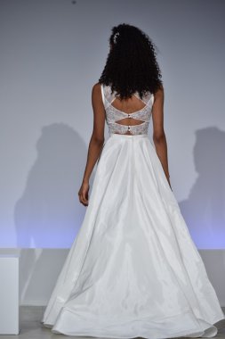 Anne Mavna Sonbahar 2017 Gelinlik koleksiyonu gösterisi