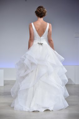 Anne Mavna Sonbahar 2017 Gelinlik koleksiyonu gösterisi