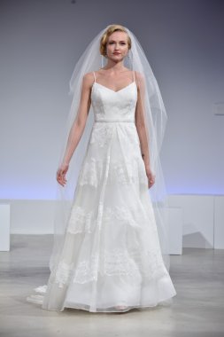 Anne Mavna Sonbahar 2017 Gelinlik koleksiyonu gösterisi