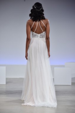 Anne Mavna Sonbahar 2017 Gelinlik koleksiyonu gösterisi