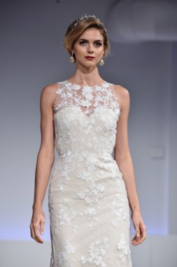 Anne Mavna Sonbahar 2017 Gelinlik koleksiyonu gösterisi
