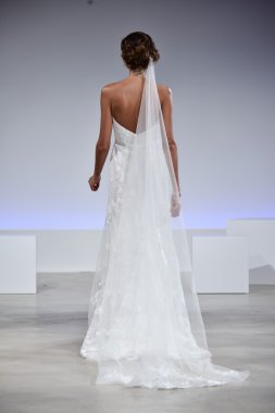 Anne Mavna Sonbahar 2017 Gelinlik koleksiyonu gösterisi