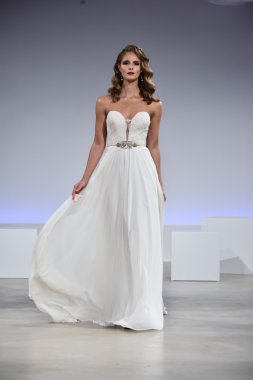 Anne Mavna Sonbahar 2017 Gelinlik koleksiyonu gösterisi