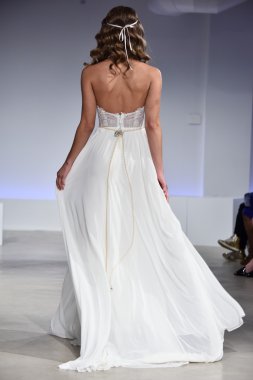 Anne Mavna Sonbahar 2017 Gelinlik koleksiyonu gösterisi