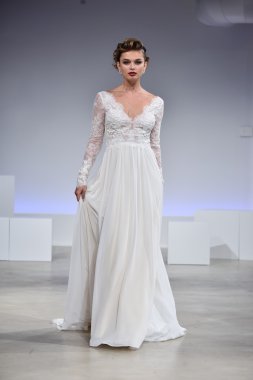 Anne Mavna Sonbahar 2017 Gelinlik koleksiyonu gösterisi