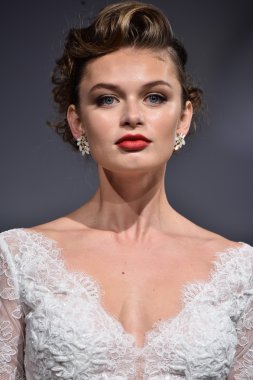 Anne Mavna Sonbahar 2017 Gelinlik koleksiyonu gösterisi