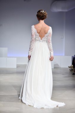 Anne Mavna Sonbahar 2017 Gelinlik koleksiyonu gösterisi