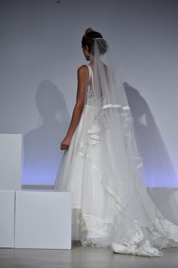 Anne Mavna Sonbahar 2017 Gelinlik koleksiyonu gösterisi