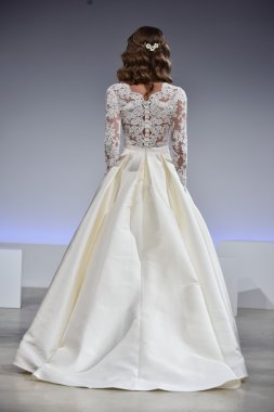 Anne Mavna Sonbahar 2017 Gelinlik koleksiyonu gösterisi