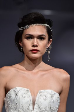 Anne Mavna Sonbahar 2017 Gelinlik koleksiyonu gösterisi