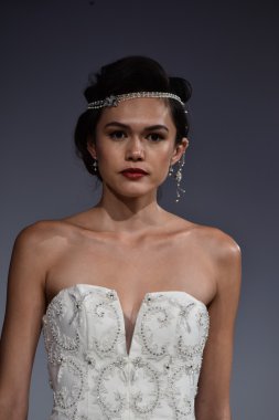 Anne Mavna Sonbahar 2017 Gelinlik koleksiyonu gösterisi