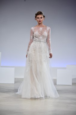 Anne Mavna Sonbahar 2017 Gelinlik koleksiyonu gösterisi