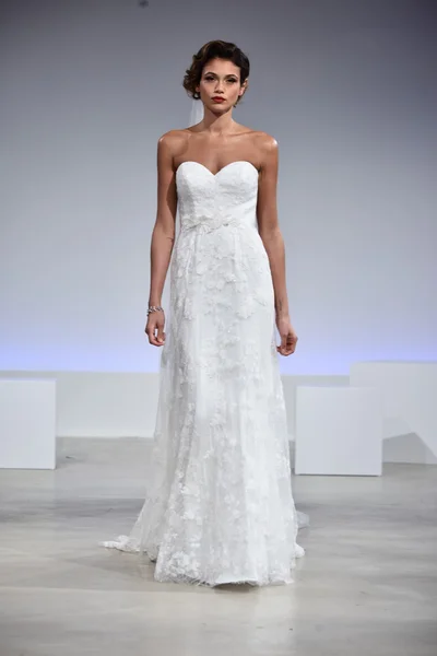 Anne Barge Autunno 2017 Spettacolo collezione sposa — Foto Stock