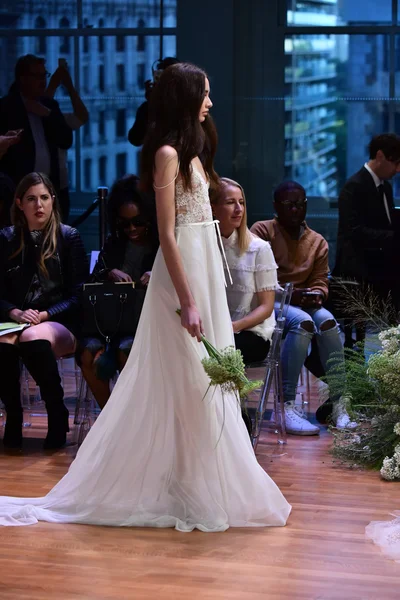 Monique Lhuillier Fall 2017 Bridal collection show — Stock Photo, Image