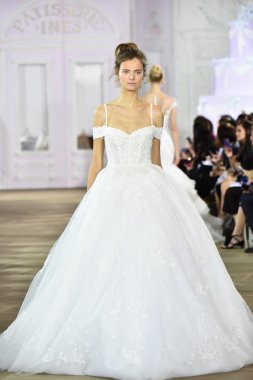  Ines Di Santo sonbahar 2017 Gelin Koleksiyonu gösteri