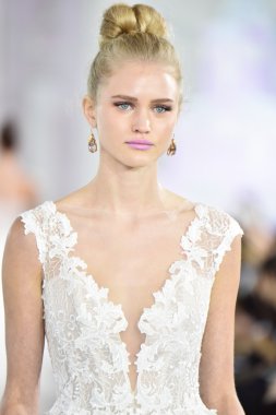  Ines Di Santo sonbahar 2017 Gelin Koleksiyonu gösteri