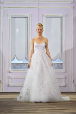  Ines Di Santo sonbahar 2017 Gelin Koleksiyonu gösteri