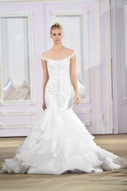  Ines Di Santo sonbahar 2017 Gelin Koleksiyonu gösteri