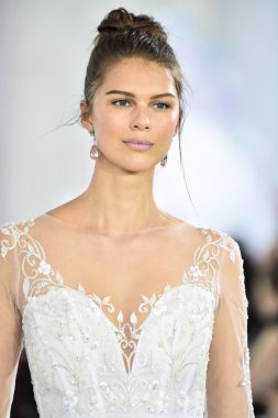  Ines Di Santo sonbahar 2017 Gelin Koleksiyonu gösteri