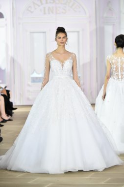  Ines Di Santo sonbahar 2017 Gelin Koleksiyonu gösteri