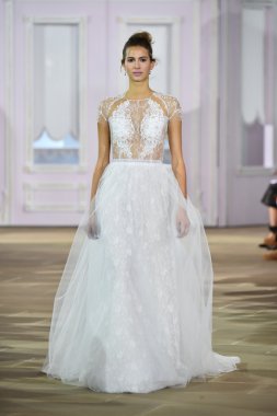  Ines Di Santo sonbahar 2017 Gelin Koleksiyonu gösteri