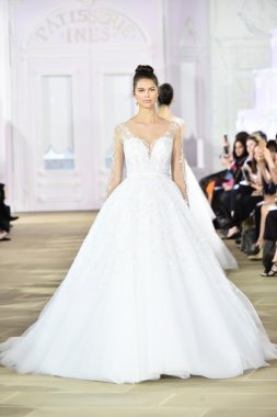  Ines Di Santo sonbahar 2017 Gelin Koleksiyonu gösteri