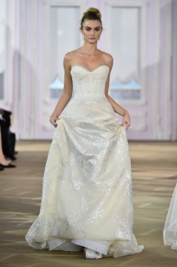  Ines Di Santo sonbahar 2017 Gelin Koleksiyonu gösteri