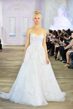  Ines Di Santo sonbahar 2017 Gelin Koleksiyonu gösteri