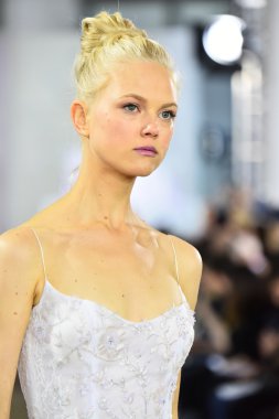  Ines Di Santo sonbahar 2017 Gelin Koleksiyonu gösteri