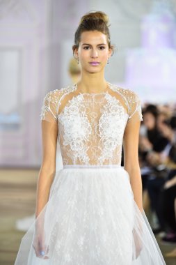  Ines Di Santo sonbahar 2017 Gelin Koleksiyonu gösteri