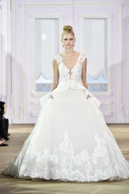  Ines Di Santo sonbahar 2017 Gelin Koleksiyonu gösteri