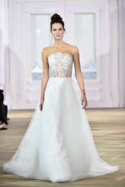  Ines Di Santo sonbahar 2017 Gelin Koleksiyonu gösteri