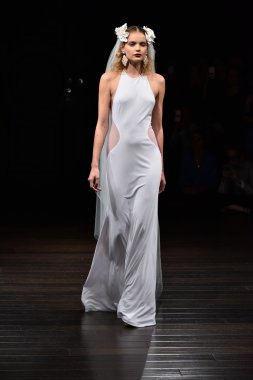 Naeem Khan sonbahar 2017 Gelin Koleksiyonu gösteri 