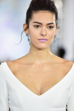  Ines Di Santo sonbahar 2017 Gelin Koleksiyonu gösteri