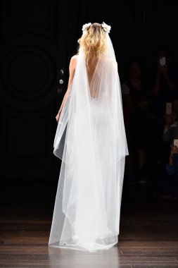 Naeem Khan sonbahar 2017 Gelin Koleksiyonu gösteri 