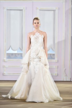  Ines Di Santo sonbahar 2017 Gelin Koleksiyonu gösteri