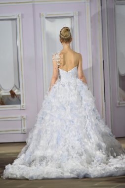  Ines Di Santo sonbahar 2017 Gelin Koleksiyonu gösteri